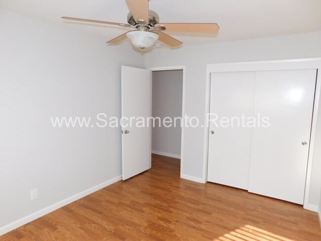 Building Photo - Wonderful Sierra Oaks 3bd/2ba Duplex with 2 Car Garage