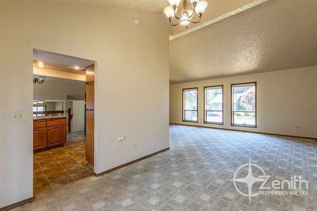 Building Photo - 9313 NE 81st Ave