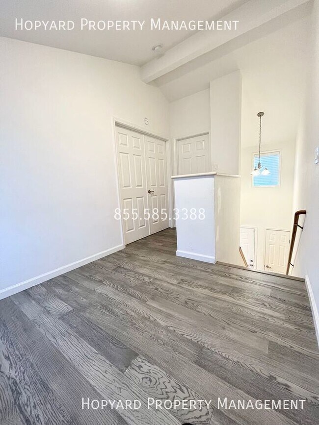 Building Photo - 27771 Vasona Ct