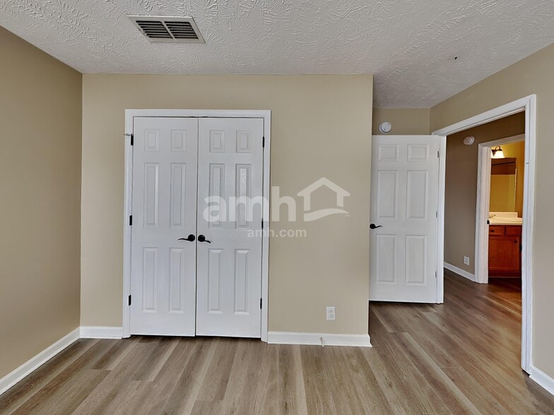 Building Photo - 4861 Nina Marie Ave