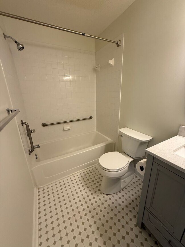 Building Photo - 2 bedroom condo in Williamsburg! Available NOW!