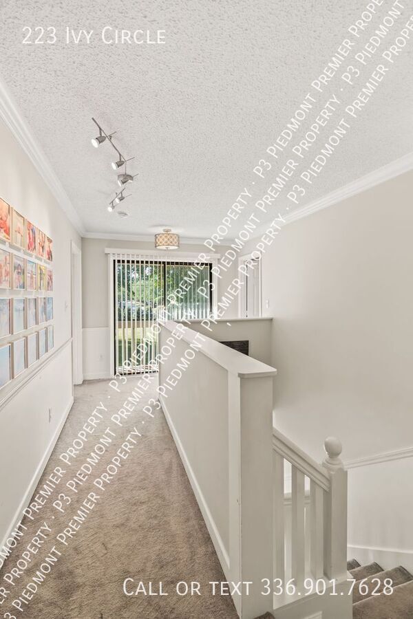 Building Photo - 223 Ivy Cir