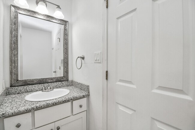 Building Photo - 8573 Wilcrest Dr