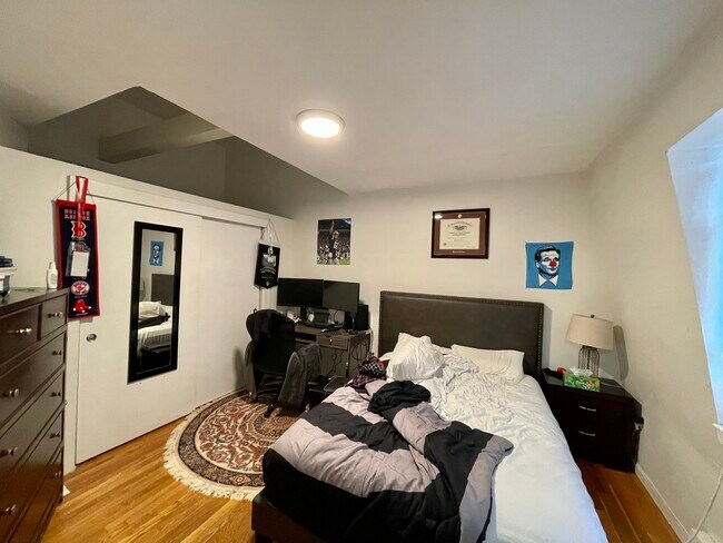 Building Photo - 6 Hingham St