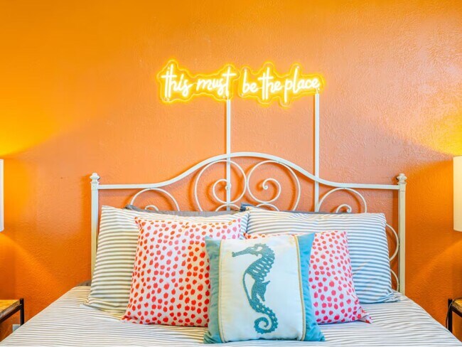 Building Photo - 986 Bahama Dr