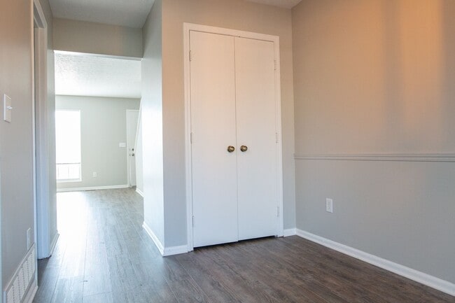 Building Photo - 7778 Deercrest Ct