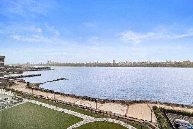 Building Photo - 9 Somerset Ln