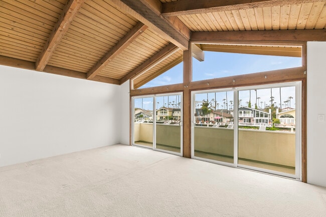 Building Photo - 2957 Seaview Ave