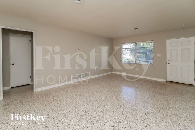 Building Photo - 909 Fort Ln Dr