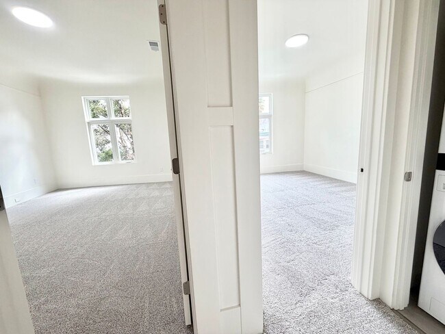 Building Photo - 4758-4764-4764 Mission St