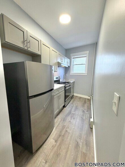 Building Photo - 67 Tudor St