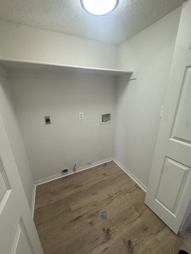 Building Photo - 1122 E 300 S