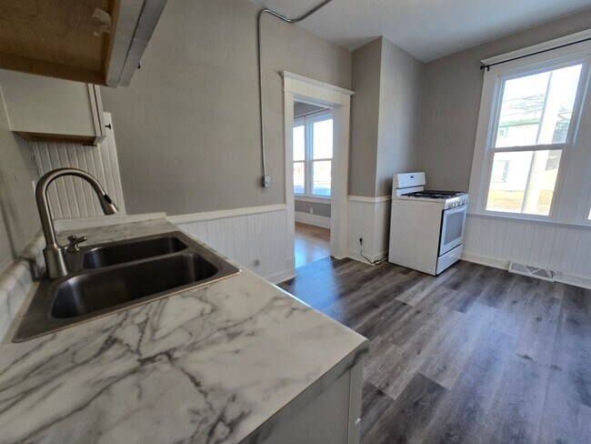 Building Photo - 322 Broad St