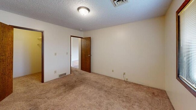 Building Photo - 2920 Ontario Ln