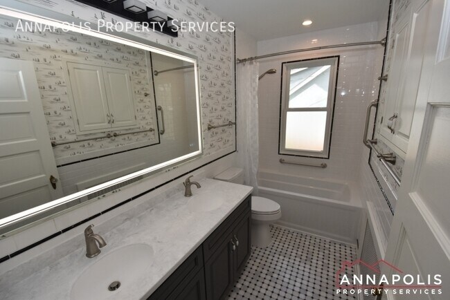 Building Photo - 209 Claude St