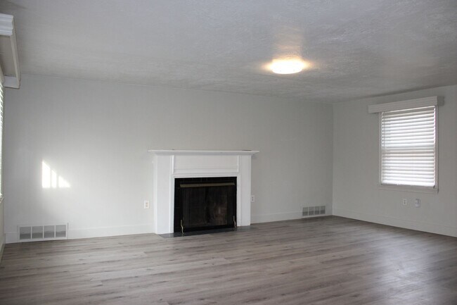 Building Photo - 760-762 N 100 W