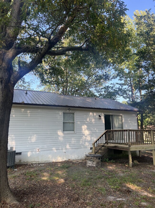 Building Photo - **MOVE-IN SPECIAL** $500 Off of 1st Month's Rent  Charming 3-Bed, 2-Bath Home in Prime Spotsylvan...