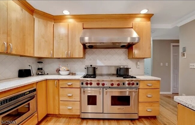 Building Photo - 684 Spring Ave