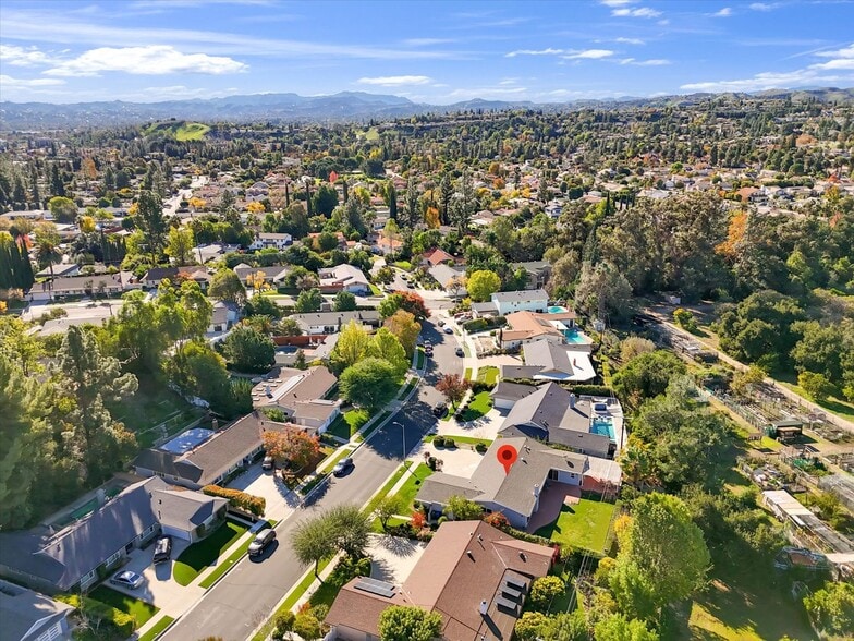 Building Photo - 8201 Clemens Ave