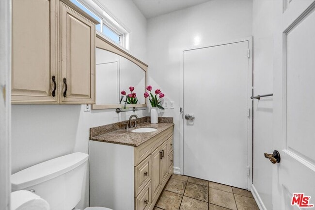 Building Photo - 3930 La Crescenta Ave