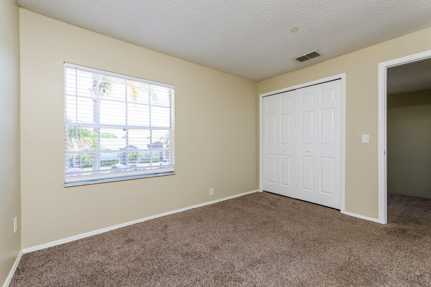Building Photo - 14580 Laguna Beach Cir