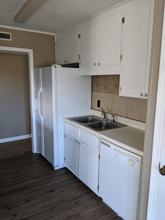 Building Photo - 2203 Glen Haven Dr