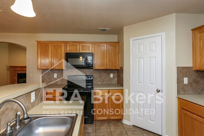 Building Photo - 702 Aries Dr