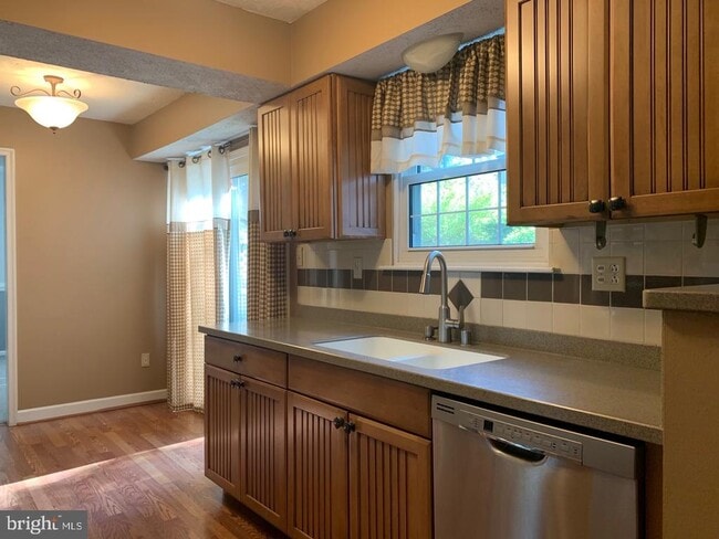 Building Photo - 2000 S Woodmill Dr