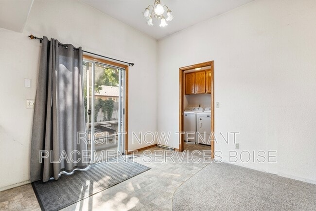 Building Photo - 2256 N Pawnee Ln