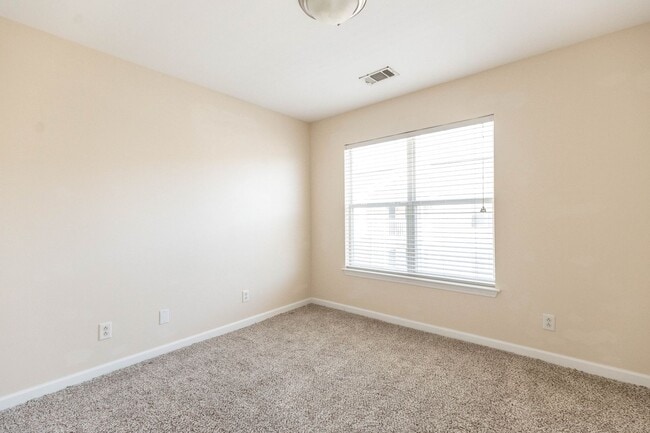 Building Photo - 2421 Beachview Dr