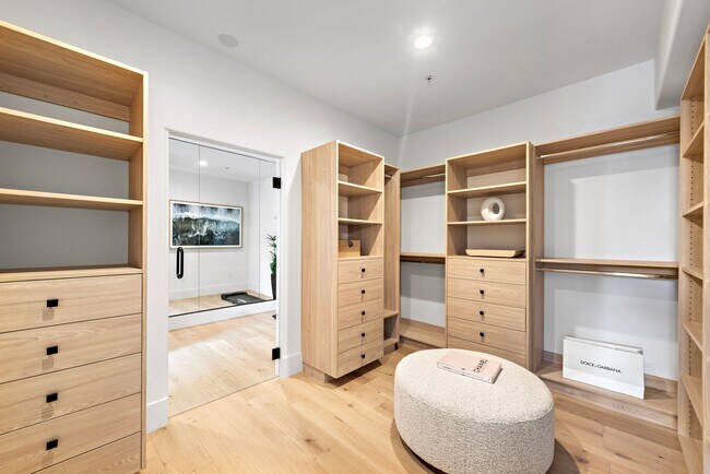 Building Photo - 84 Sidney Bay Dr