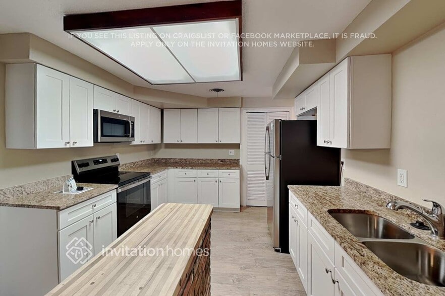 Building Photo - 14298 Hetrick Cir S