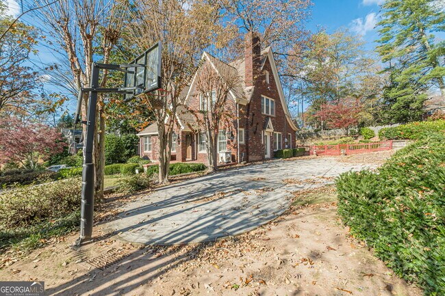 Building Photo - 1957 Walker Ave