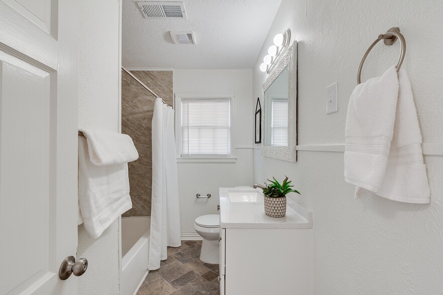 Bath - 1733 Melba Ct