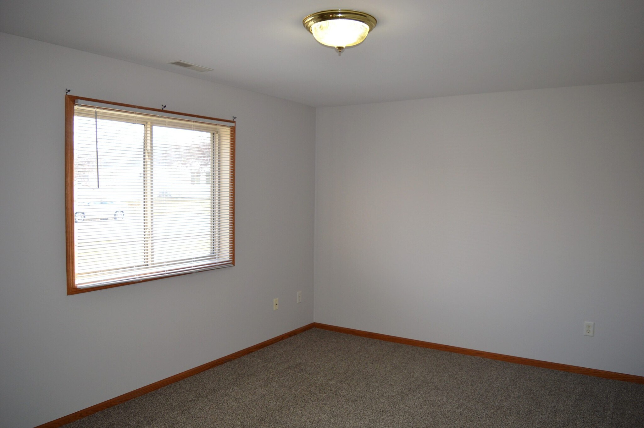 Building Photo - 391 Country Clover Dr