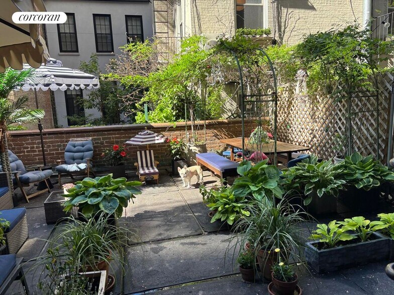 Building Photo - 100 W 12th St