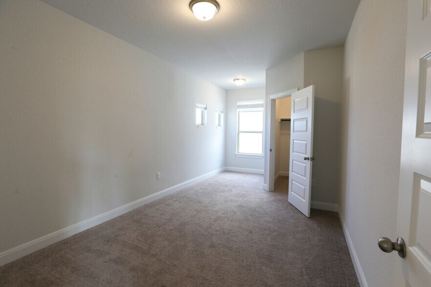 Building Photo - 432 Arrowhead Vine St