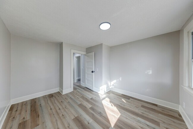 Building Photo - 1138 W 33rd St