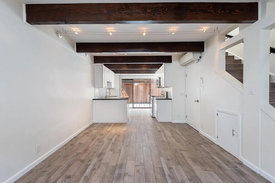 Building Photo - 4040 Grand View Blvd