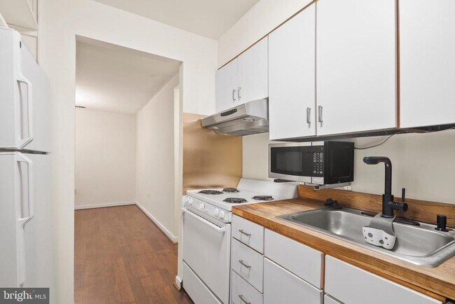 Building Photo - 123 W Conway St