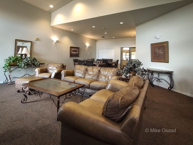 Building Photo - Diamond Valley Apartments