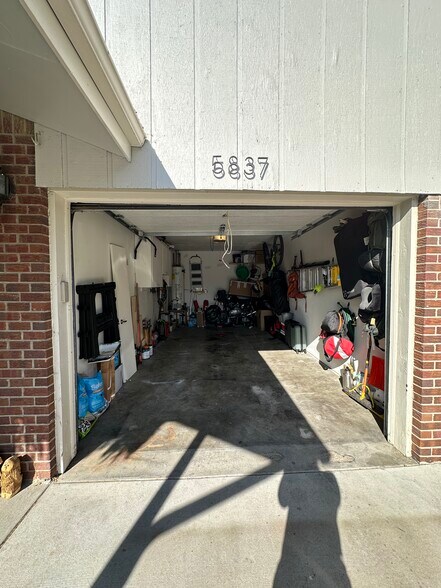 Building Photo - 5837 Newcombe Ct