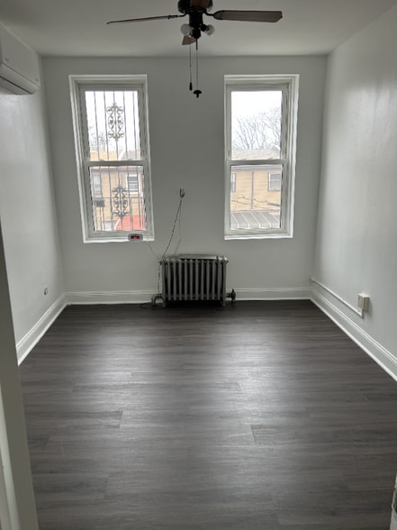 Building Photo - 531 Ashford St