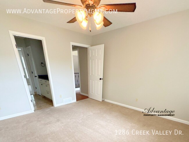 Building Photo - 1286 Creek Valley Dr