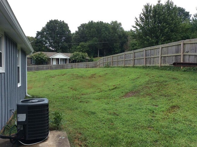 Building Photo - 564 Briarwood Dr