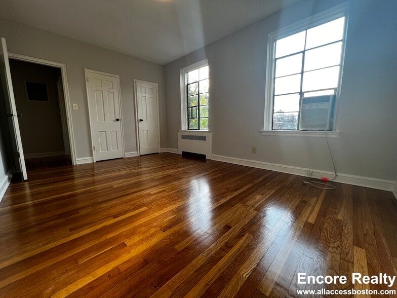 Building Photo - 105 Longwood Ave