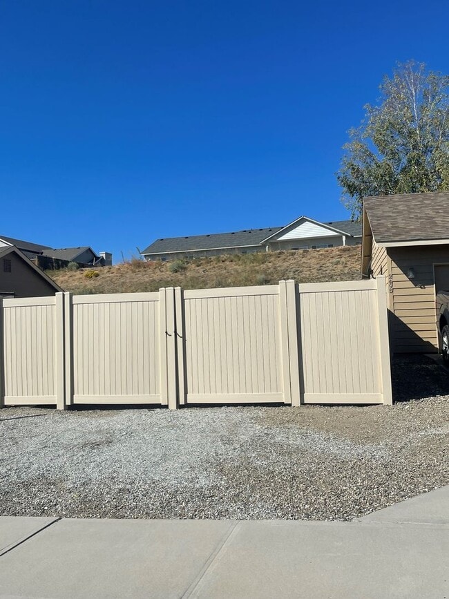 Building Photo - Now renting 3 bedroom House
