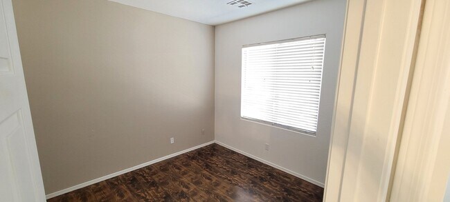 Building Photo - 1414 E Bautista Rd