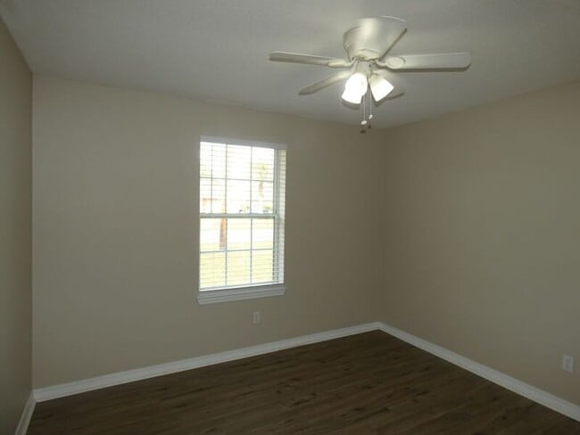 Building Photo - 5087 Cassia Dr