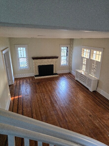 Building Photo - 107 N East Ave